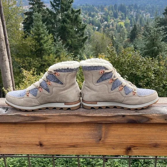 SOREL Sneakchic Alpine Suede Leather Shearling Boots Beige Gray Women’s Size 9 - Picture 4 of 15